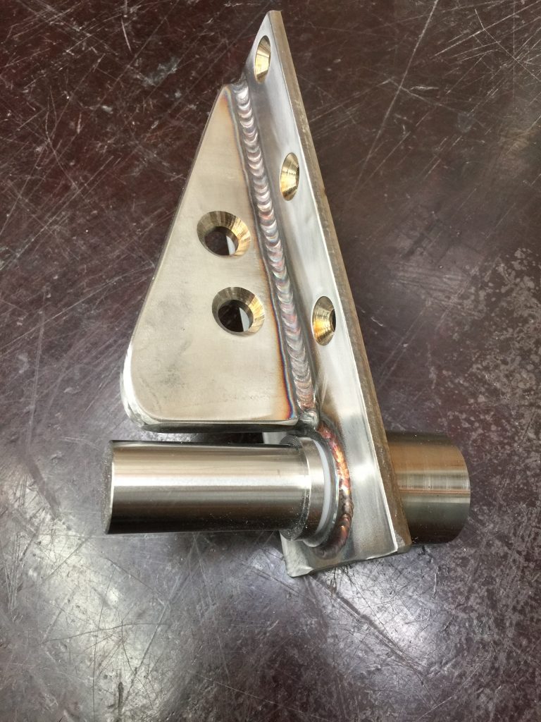 FITTING BEARING IN RUDDER FITTING BY GRINDING Simple habits, simple boat